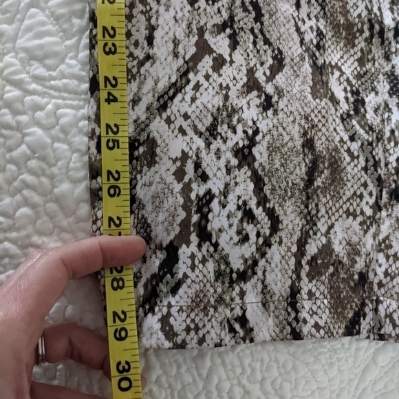 𝅺nwt DKNY Sleeveless Animal Print Jumpsuit Zip Front and Pockets - Picture 15 of 16